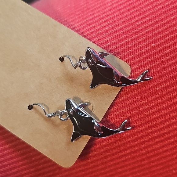 Orca Whale Dangle Drop Earrings Brand New - Picture 2 of 2